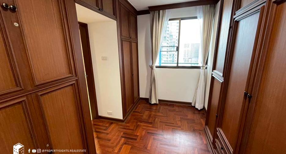 For rent 4 bedrooms condo in Khlong Toei, Bangkok