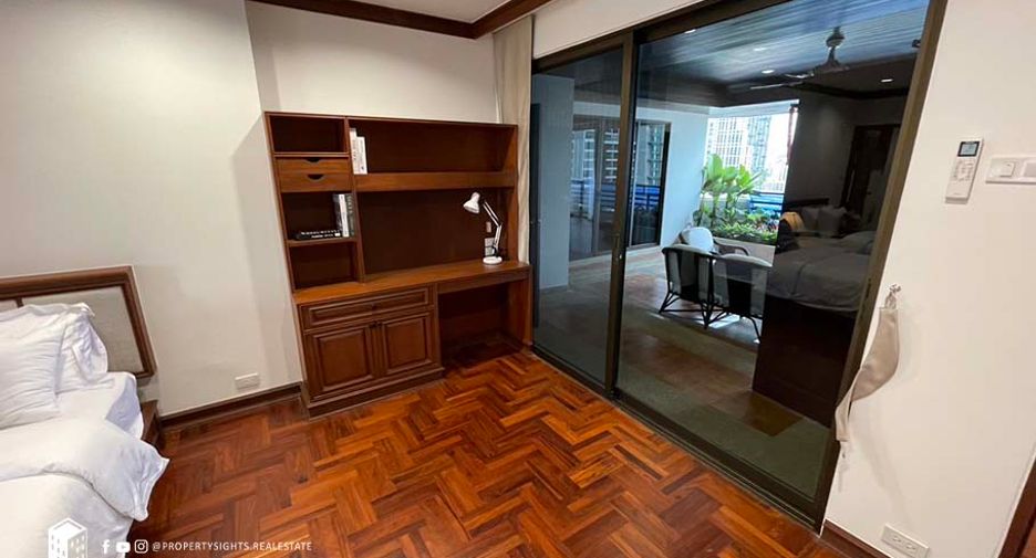 For rent 4 bedrooms condo in Khlong Toei, Bangkok