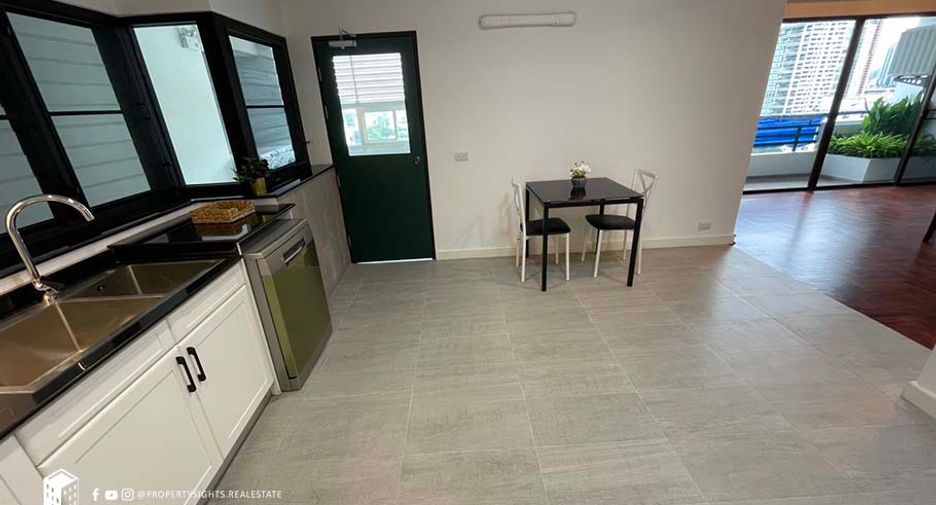For rent 4 bedrooms condo in Khlong Toei, Bangkok