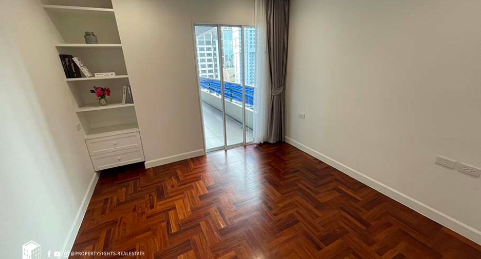 For rent 4 bedrooms condo in Khlong Toei, Bangkok
