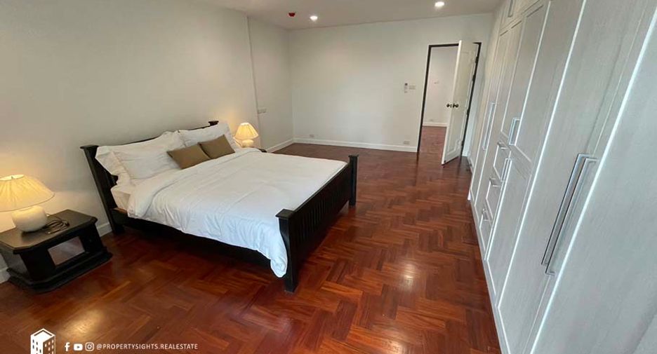 For rent 4 bedrooms condo in Khlong Toei, Bangkok