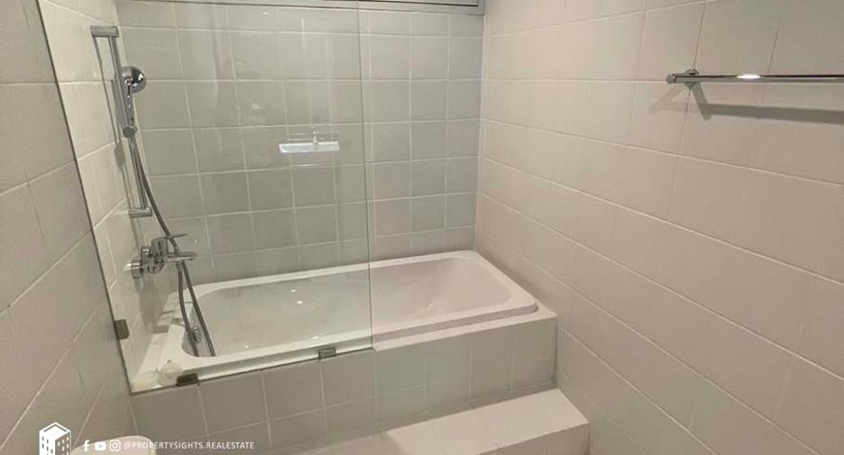 For rent 4 bedrooms condo in Khlong Toei, Bangkok