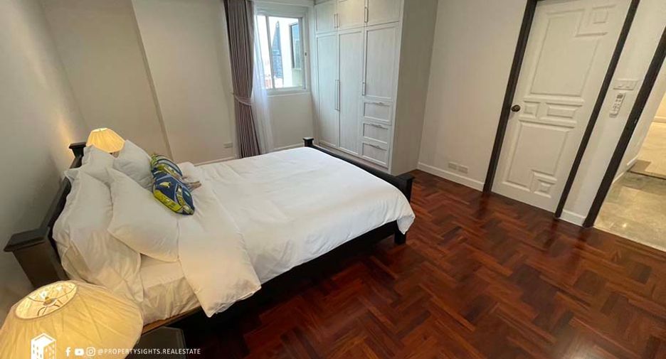 For rent 4 bedrooms condo in Khlong Toei, Bangkok