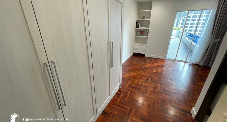 For rent 4 bedrooms condo in Khlong Toei, Bangkok