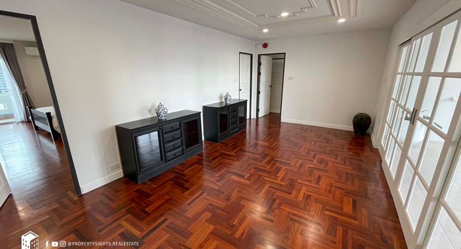 For rent 4 bedrooms condo in Khlong Toei, Bangkok