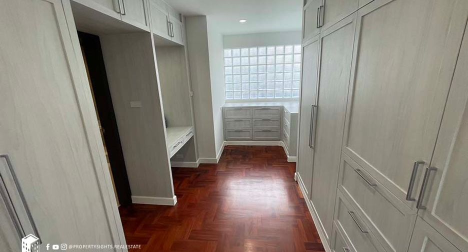 For rent 4 bedrooms condo in Khlong Toei, Bangkok