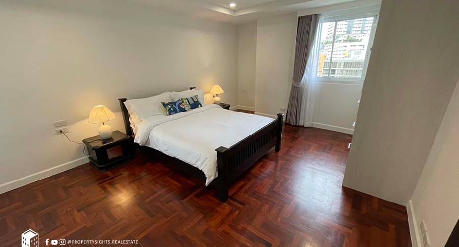 For rent 4 bedrooms condo in Khlong Toei, Bangkok