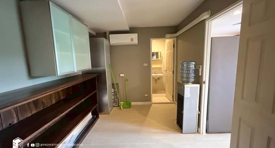 À louer 3 chambres condo à Pathum Wan, Bangkok