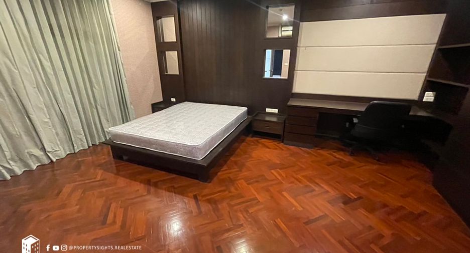For rent 4 bedrooms condo in Watthana, Bangkok