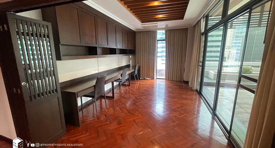 For rent 4 bedrooms condo in Watthana, Bangkok