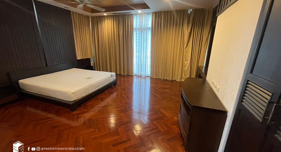 For rent 4 bedrooms condo in Watthana, Bangkok