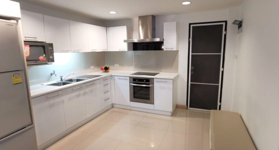 For rent 2 bedrooms condo in Watthana, Bangkok