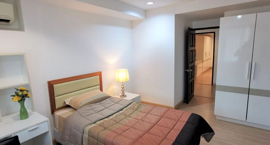 For rent 2 bedrooms condo in Watthana, Bangkok