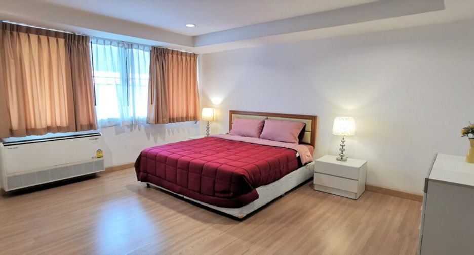 For rent 2 bedrooms condo in Watthana, Bangkok