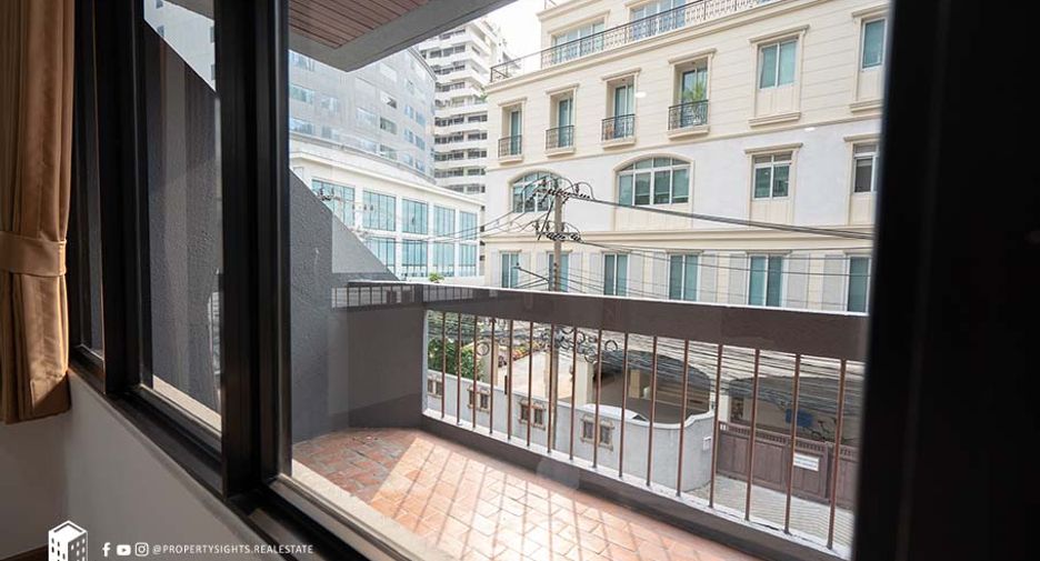 For rent 3 bedrooms condo in Khlong Toei, Bangkok