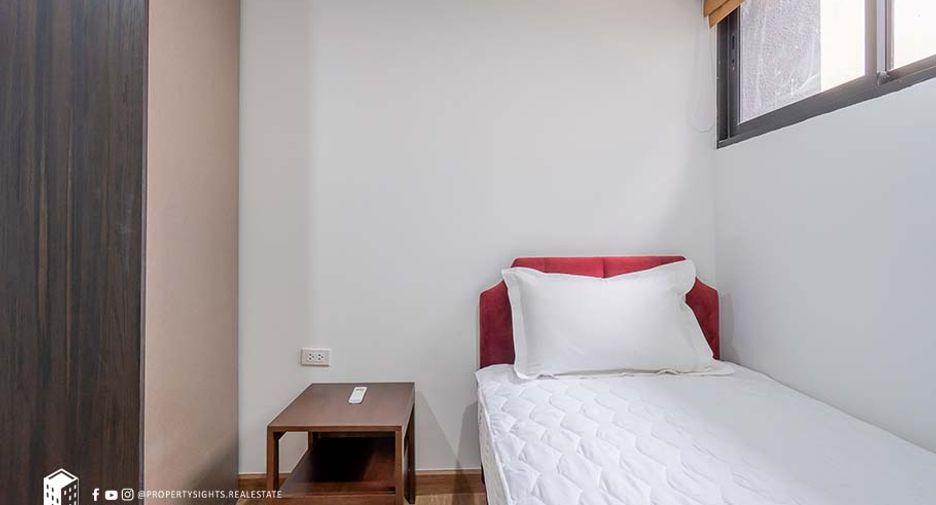 For rent 3 bedrooms condo in Khlong Toei, Bangkok