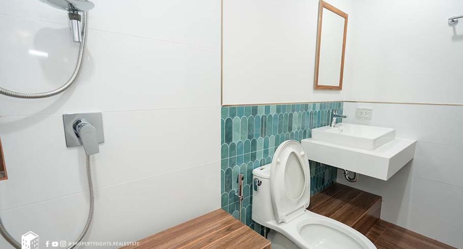 For rent 2 bedrooms condo in Khlong Toei, Bangkok