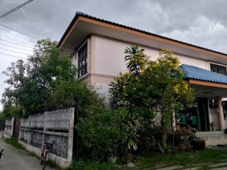 Casa en venta de 3 habitaciones en Phra Khanong, Bangkok