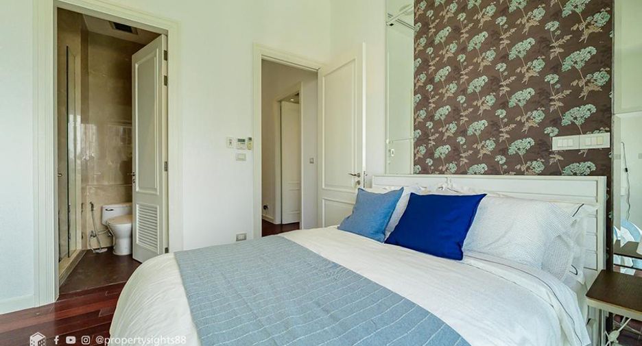 For rent 2 bedrooms condo in Watthana, Bangkok