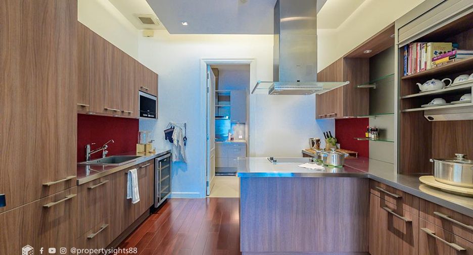 For rent 2 bedrooms condo in Watthana, Bangkok