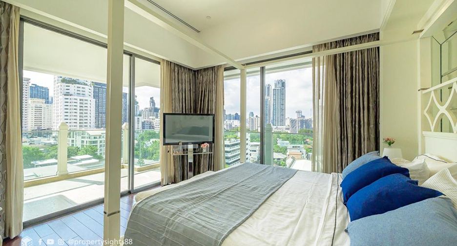 For rent 2 bedrooms condo in Watthana, Bangkok