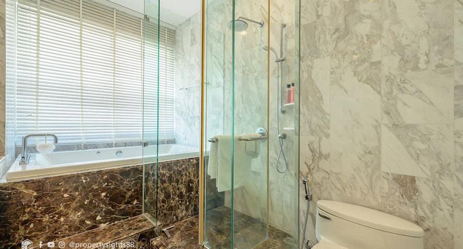 For rent 2 bedrooms condo in Watthana, Bangkok