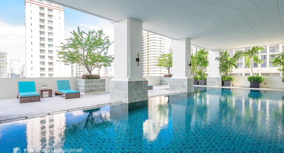 For rent 2 bedrooms condo in Watthana, Bangkok