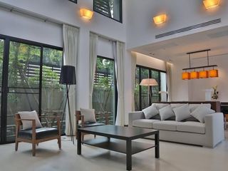 For rent 3 bedrooms townhouse in Watthana, Bangkok
