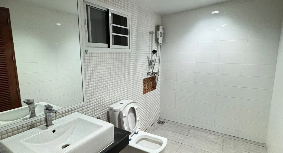 For rent 2 bedrooms house in Thawi Watthana, Bangkok