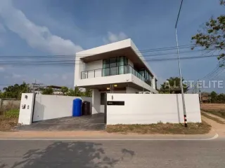 For Rent 4 Bedroom House In Bang Lamung, Chonburi