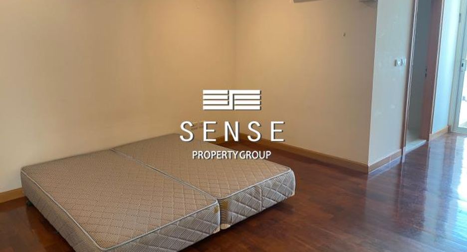 For rent 3 bedrooms condo in Khlong Toei, Bangkok
