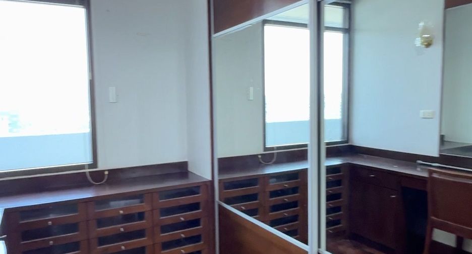 For rent 1 bed condo in Phra Khanong, Bangkok