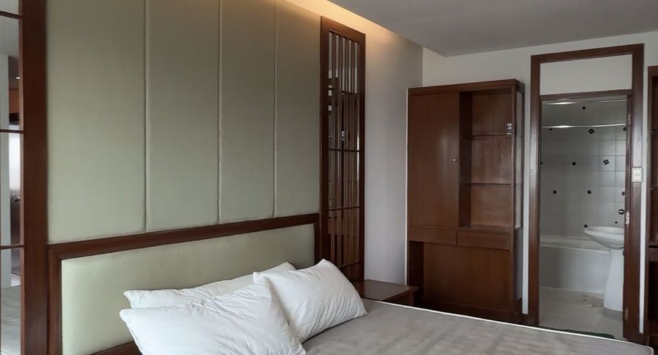 For rent 1 bed condo in Phra Khanong, Bangkok