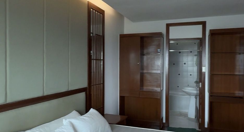For rent 1 bed condo in Phra Khanong, Bangkok