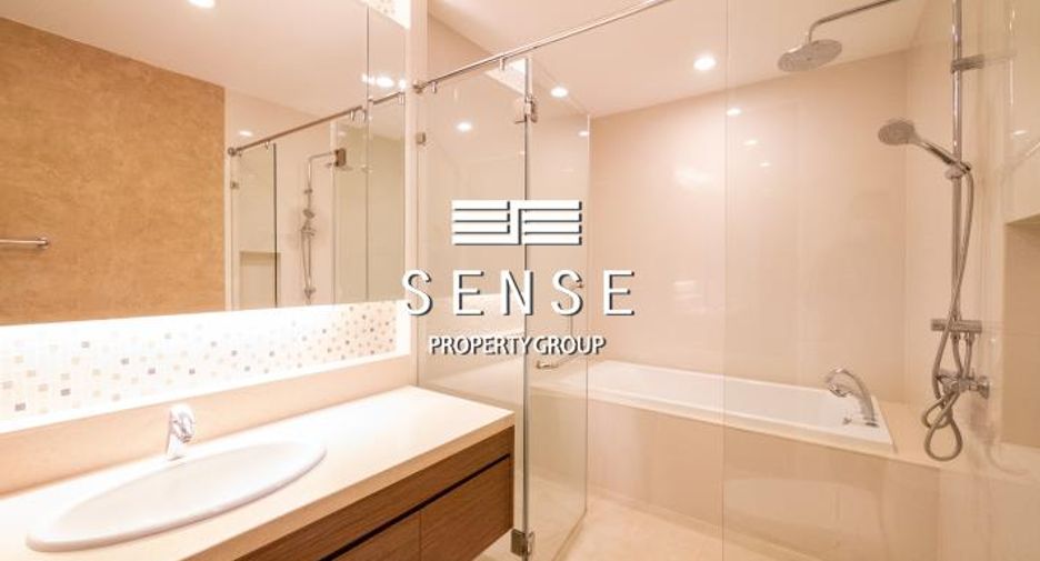 For rent 3 bedrooms condo in Khlong Toei, Bangkok