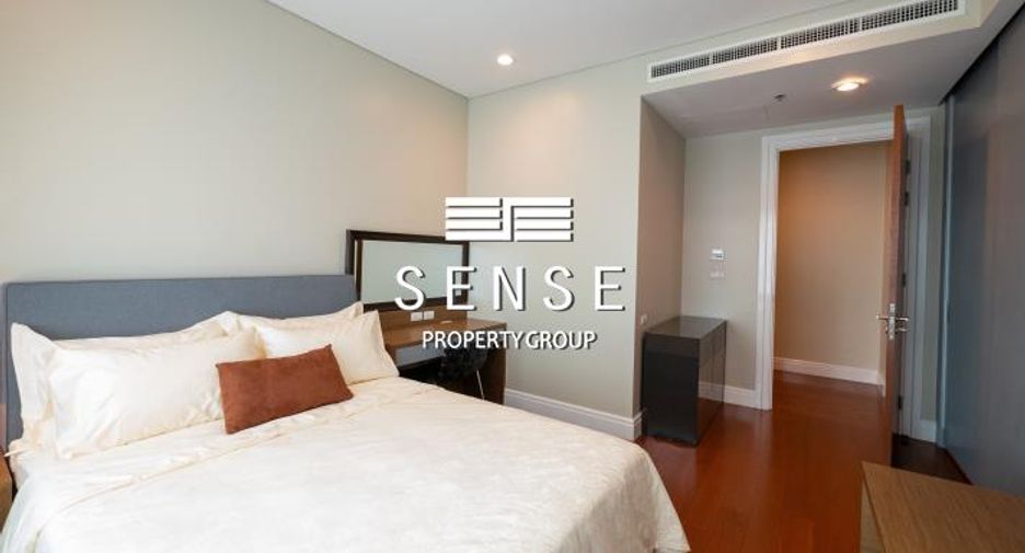 For rent 3 bedrooms condo in Khlong Toei, Bangkok