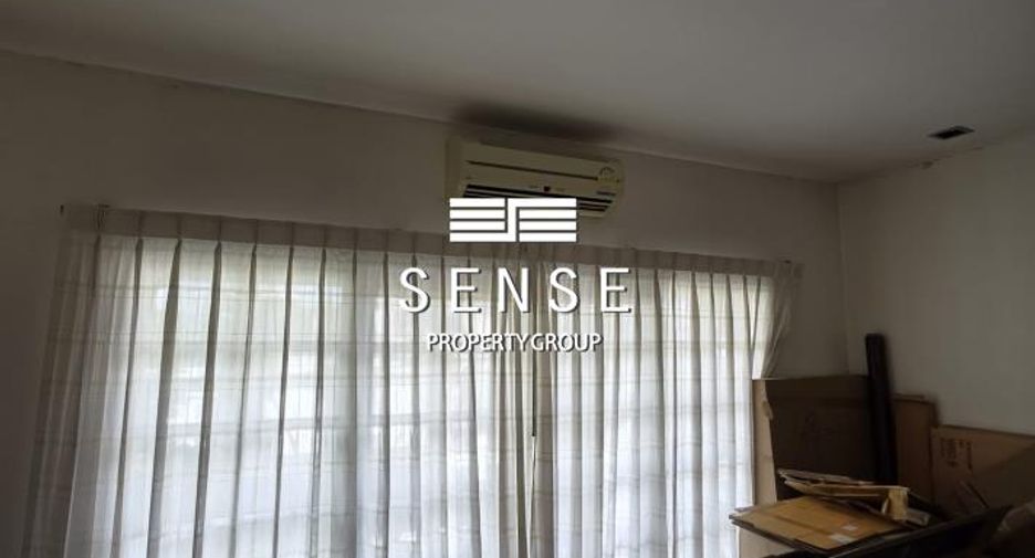 For rent 4 bedrooms townhouse in Watthana, Bangkok