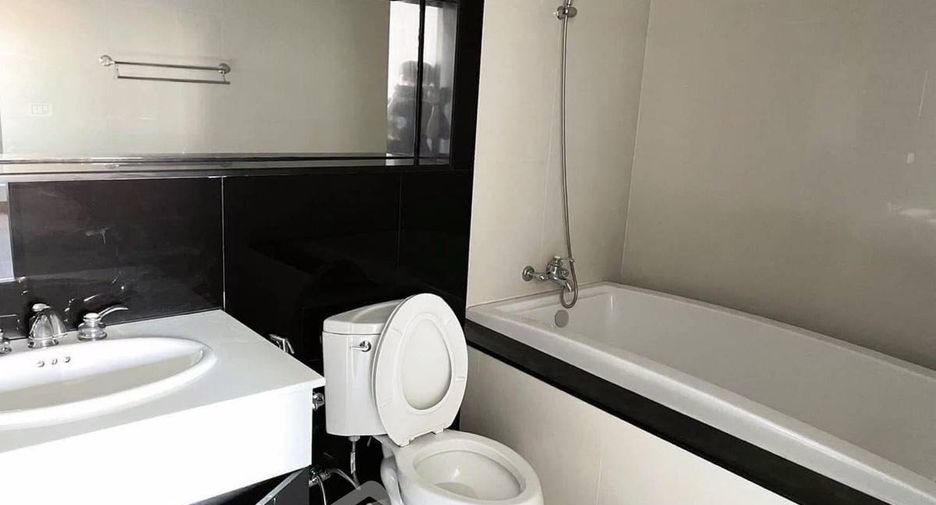 For rent 3 bedrooms condo in Pathum Wan, Bangkok