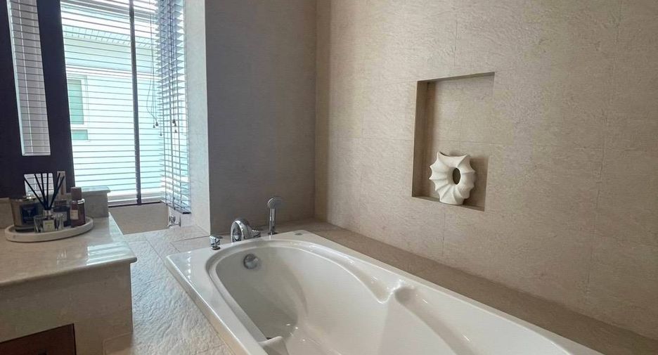 Casa en alquiler de 3 habitaciones en Sattahip, Chonburi