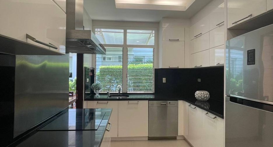 Casa en alquiler de 3 habitaciones en Sattahip, Chonburi