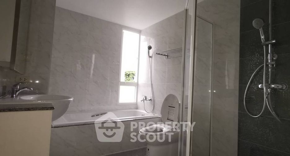 For rent 3 bedrooms condo in Watthana, Bangkok