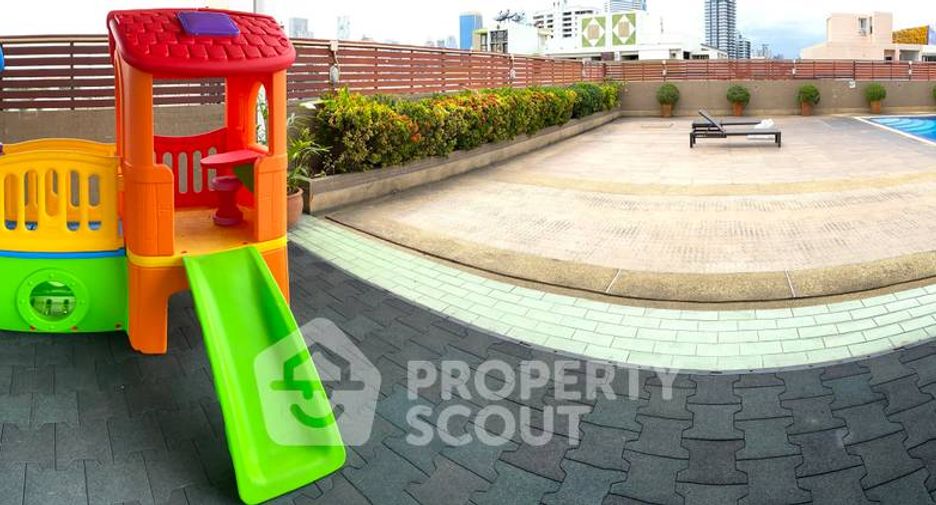 For rent 2 bedrooms condo in Yan Nawa, Bangkok