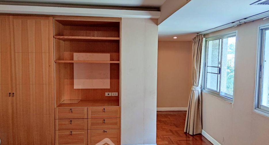 For rent 2 bedrooms condo in Yan Nawa, Bangkok