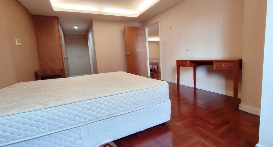 For rent 2 bedrooms condo in Yan Nawa, Bangkok