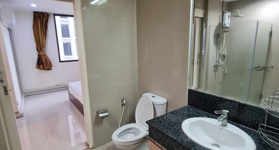 For rent 2 bedrooms condo in Pathum Wan, Bangkok