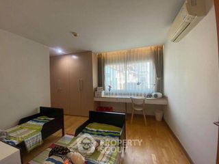 For rent 3 bedrooms condo in Phra Khanong, Bangkok