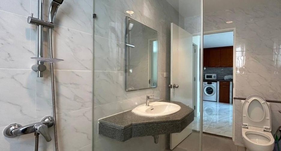 For rent 2 bedrooms condo in Ratchathewi, Bangkok