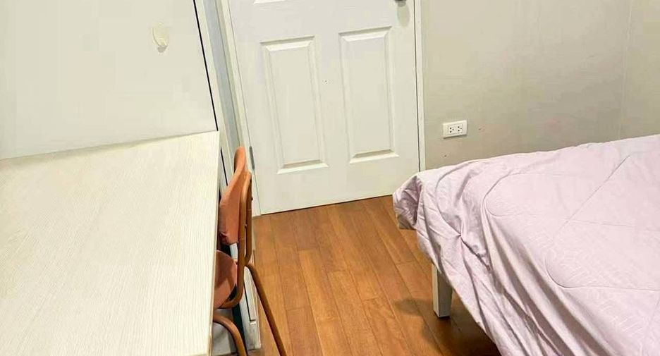 For rent 3 bedrooms condo in Huai Khwang, Bangkok
