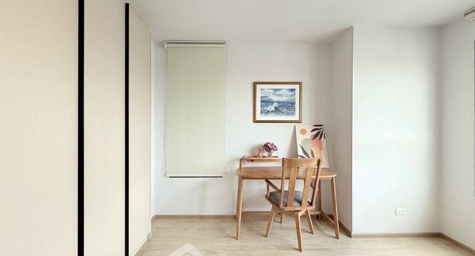 For rent 2 bedrooms condo in Bang Rak, Bangkok