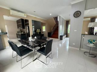 For rent 3 bedrooms townhouse in Prawet, Bangkok